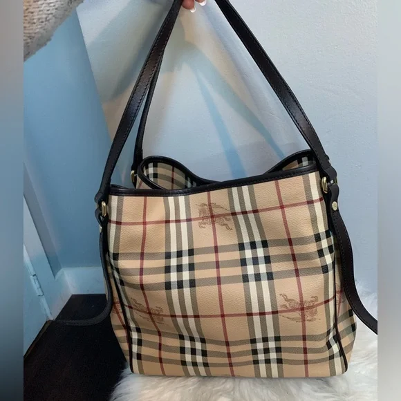 Authentic Burberry shoulder bag with removable zippered pouch. 2 in 1! - Picture 12 of 16